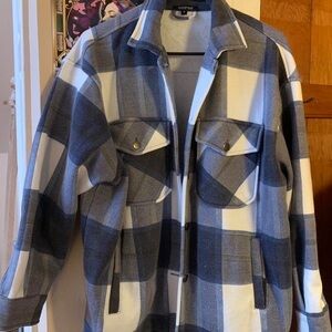 •Blue Plaid Flannel Jacket
•Boohoo
•Small